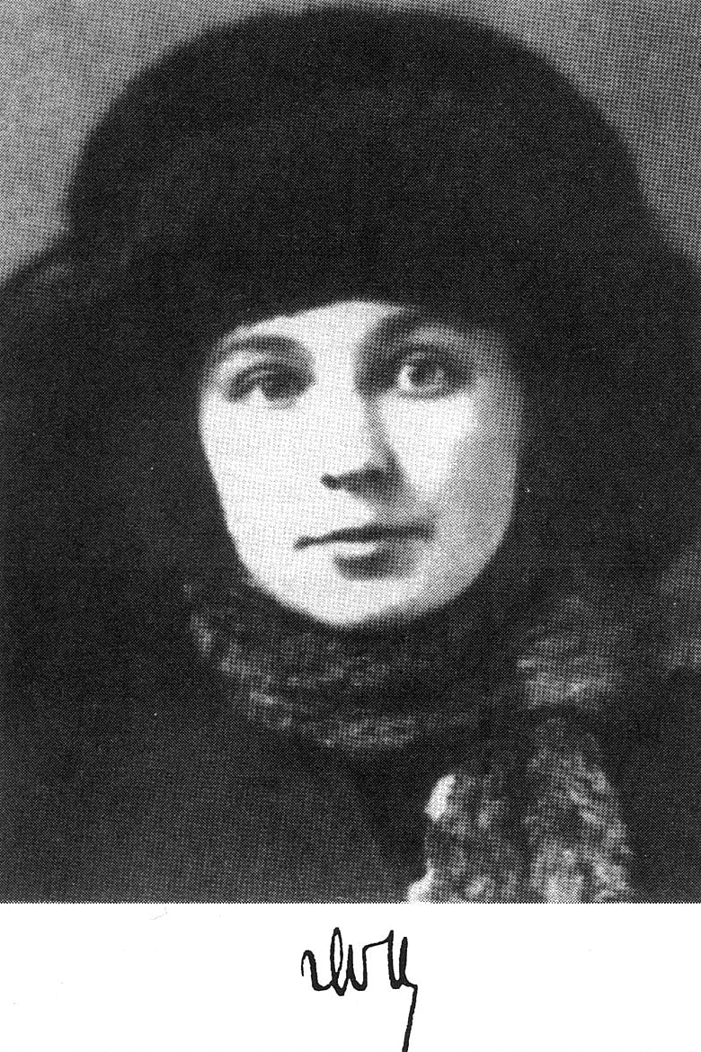 Marina-TSvetaeva-s-avtografom.-Foto-primerno-1917-goda
