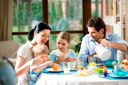совместный завтрак - одна из лучших семейных традиций